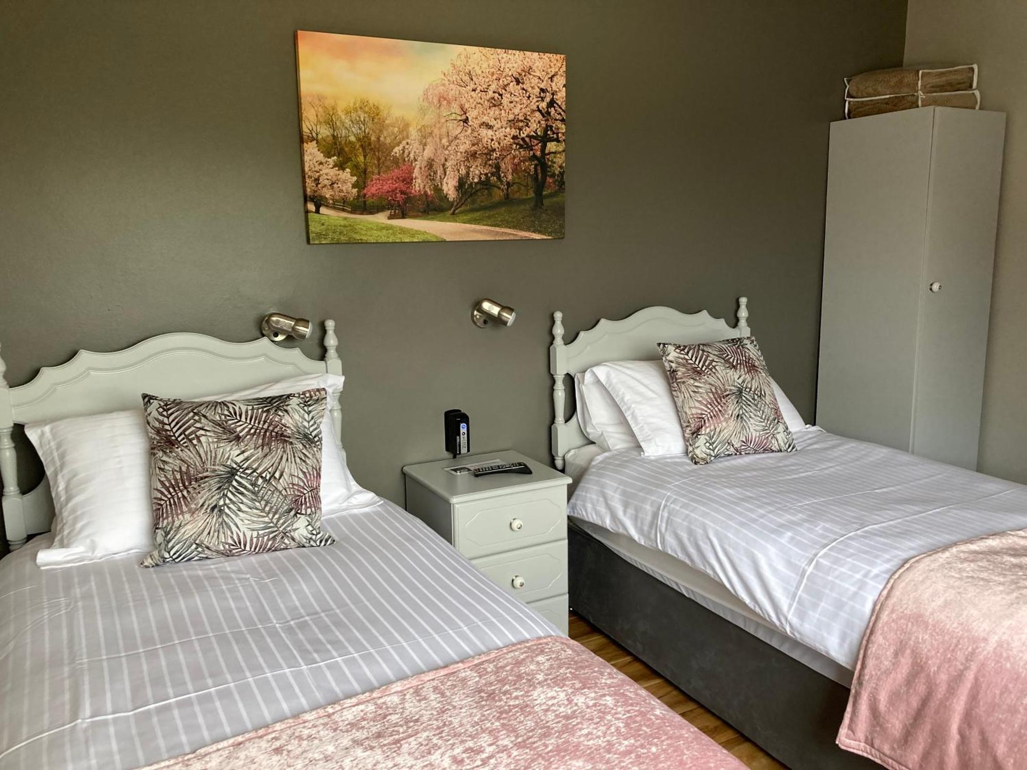 Steeple View B&B Guesthouse Donegal - Newly Renovated In 2023 Ballybofey Exterior photo