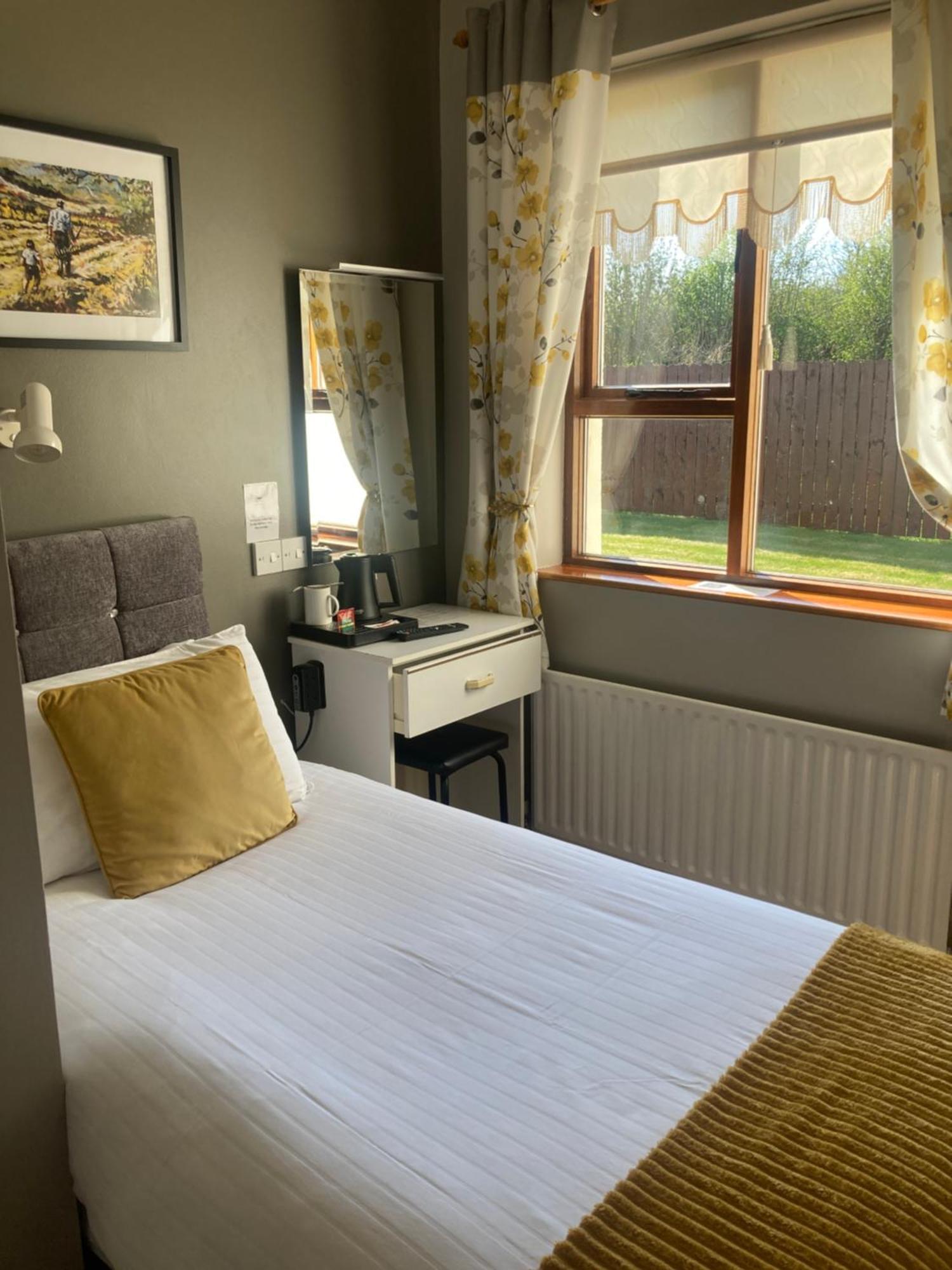 Steeple View B&B Guesthouse Donegal - Newly Renovated In 2023 Ballybofey Exterior photo